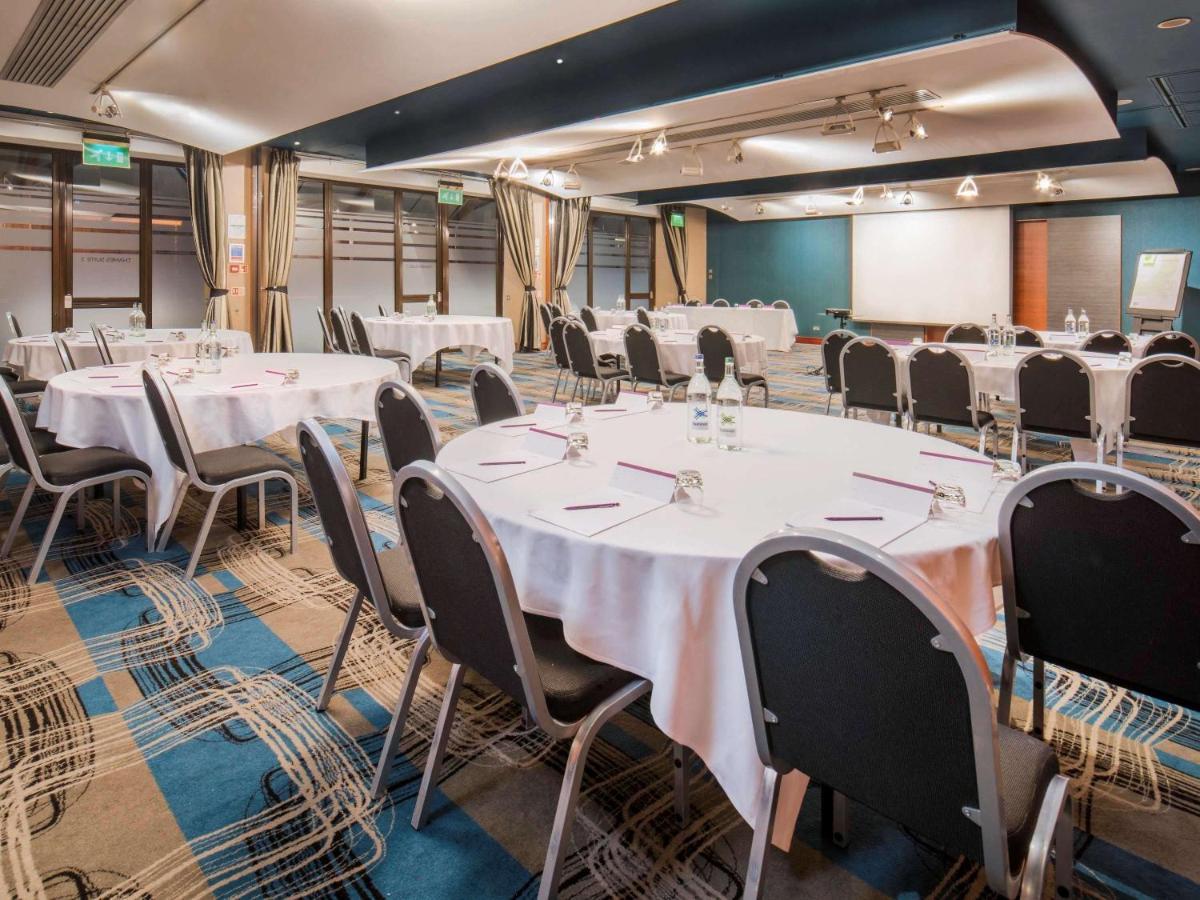 Mercure London Heathrow Airport Hillingdon Esterno foto