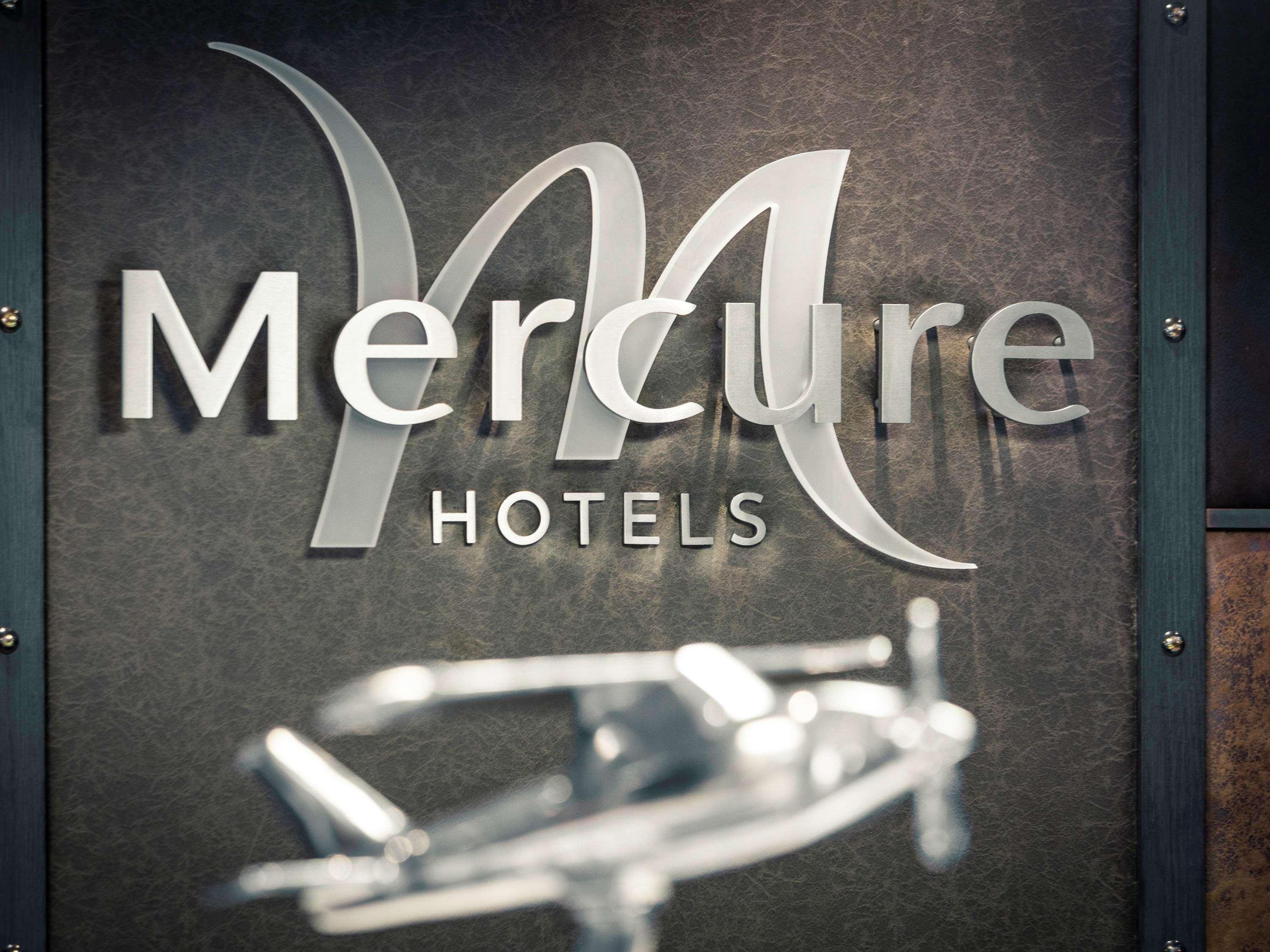 Mercure London Heathrow Airport Hillingdon Esterno foto