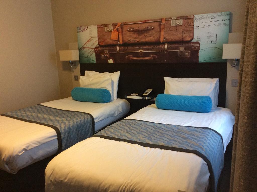 Mercure London Heathrow Airport Hillingdon Esterno foto