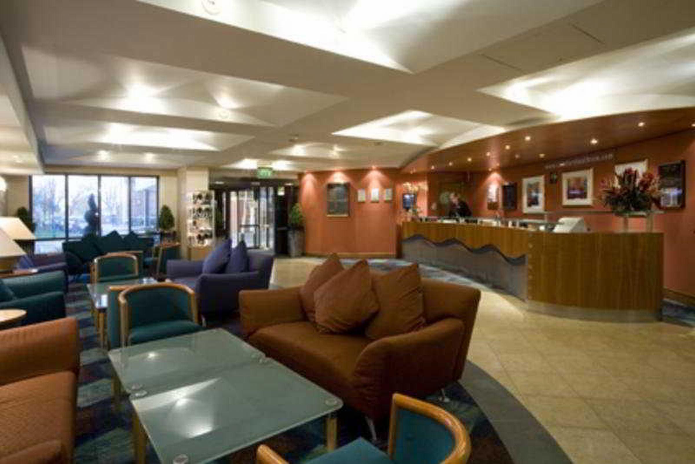 Mercure London Heathrow Airport Hillingdon Esterno foto