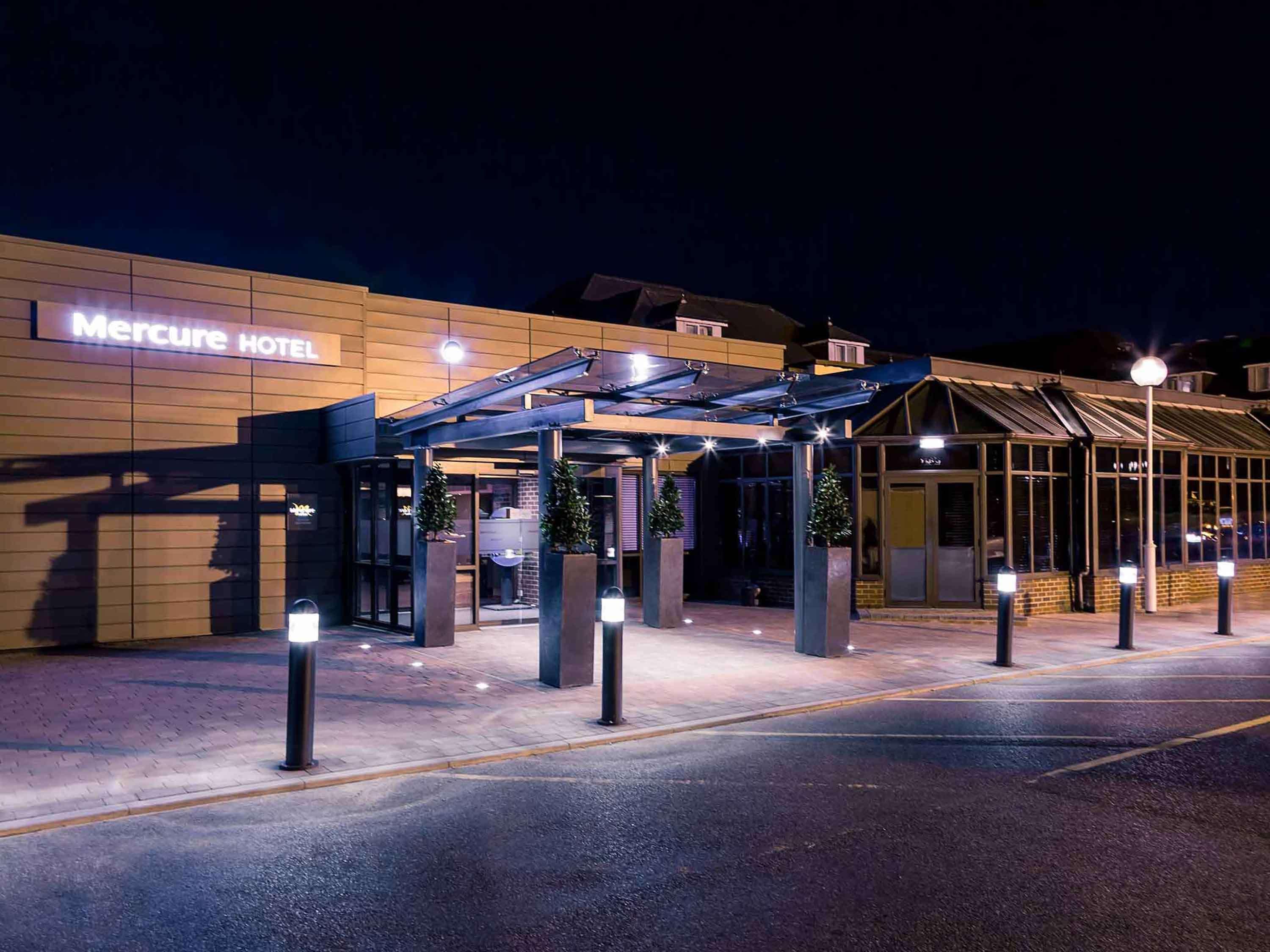 Mercure London Heathrow Airport Hillingdon Esterno foto