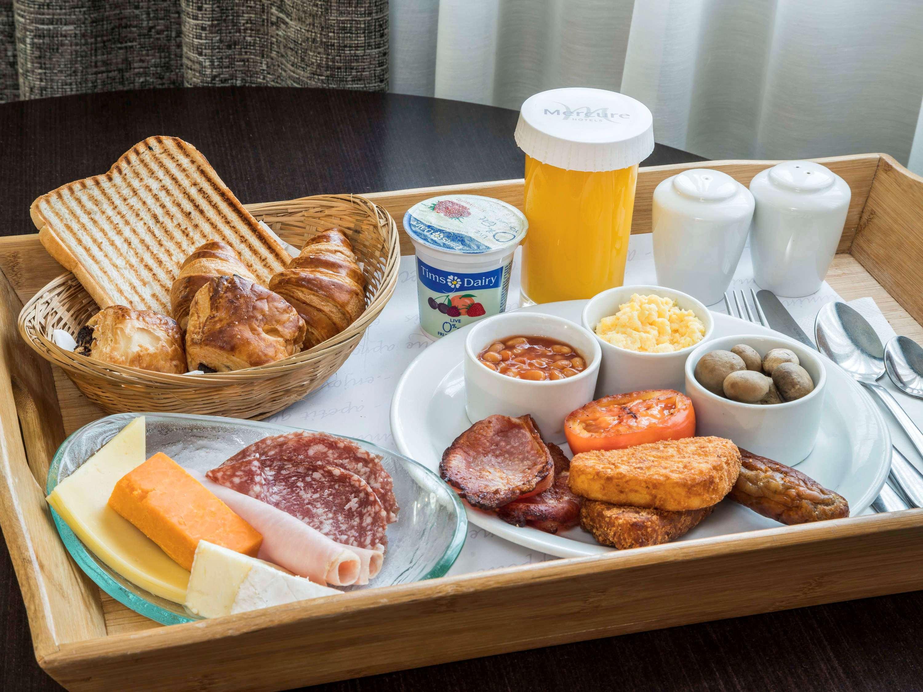 Mercure London Heathrow Airport Hillingdon Esterno foto