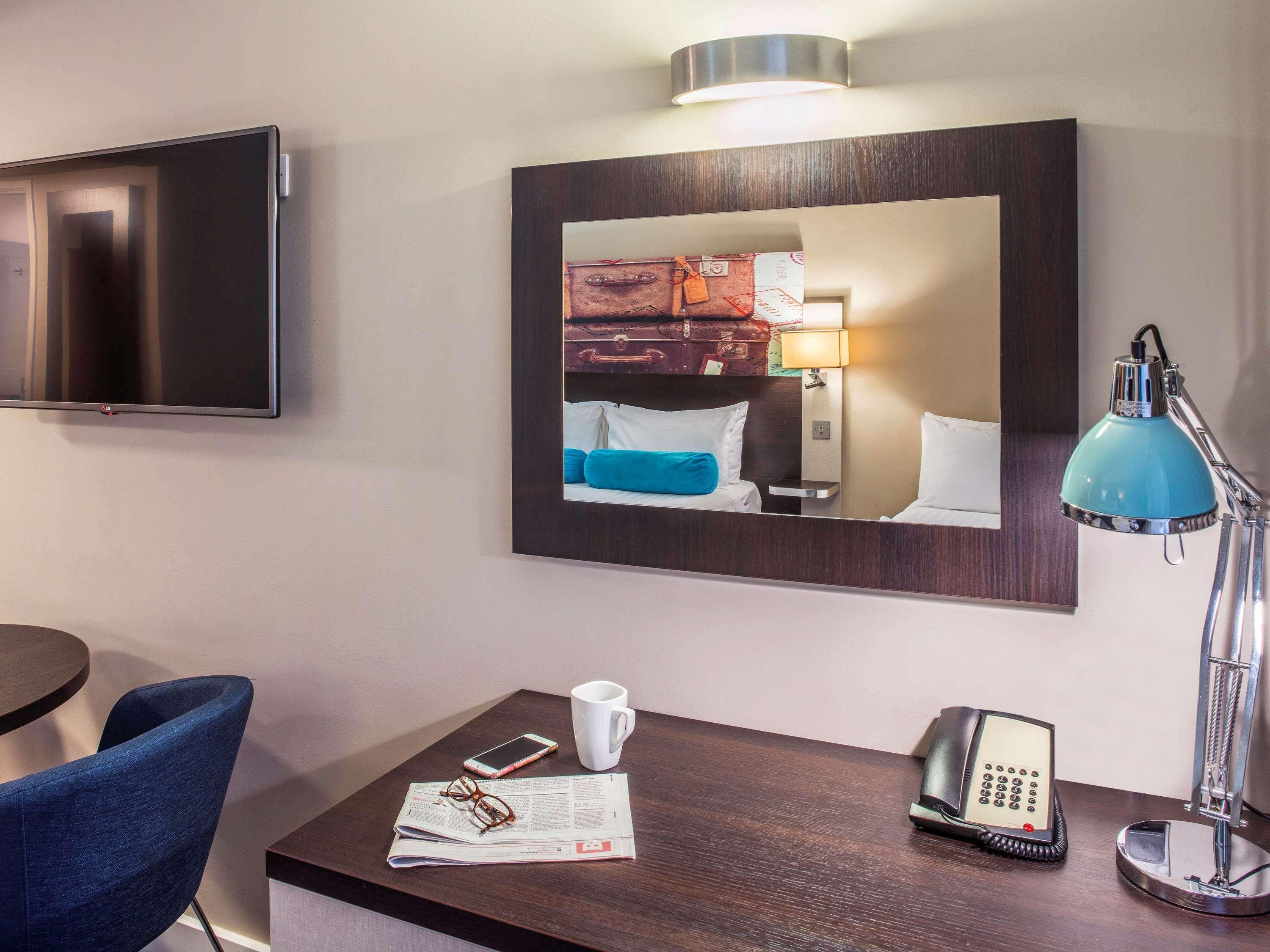 Mercure London Heathrow Airport Hillingdon Esterno foto