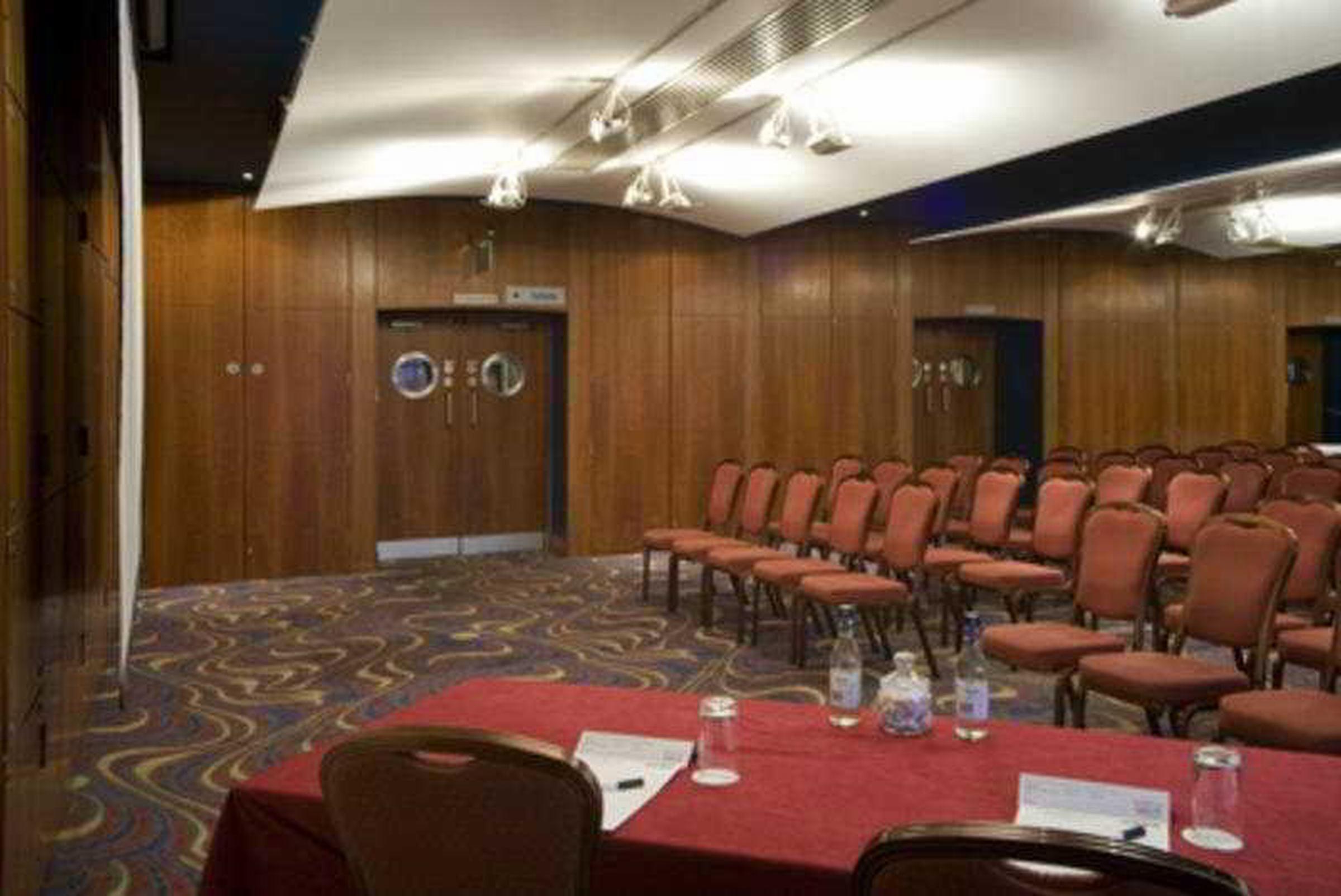 Mercure London Heathrow Airport Hillingdon Esterno foto