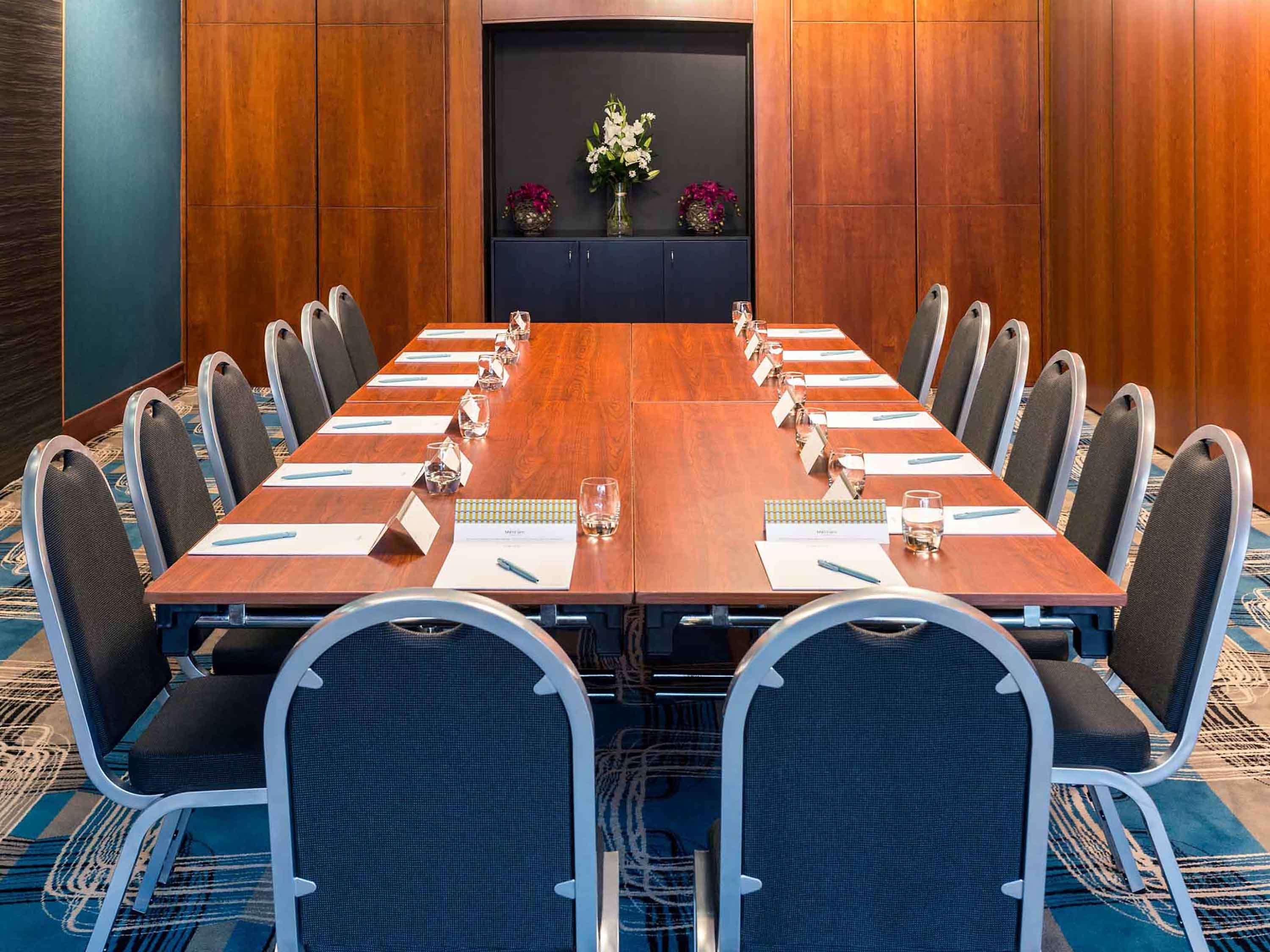 Mercure London Heathrow Airport Hillingdon Esterno foto