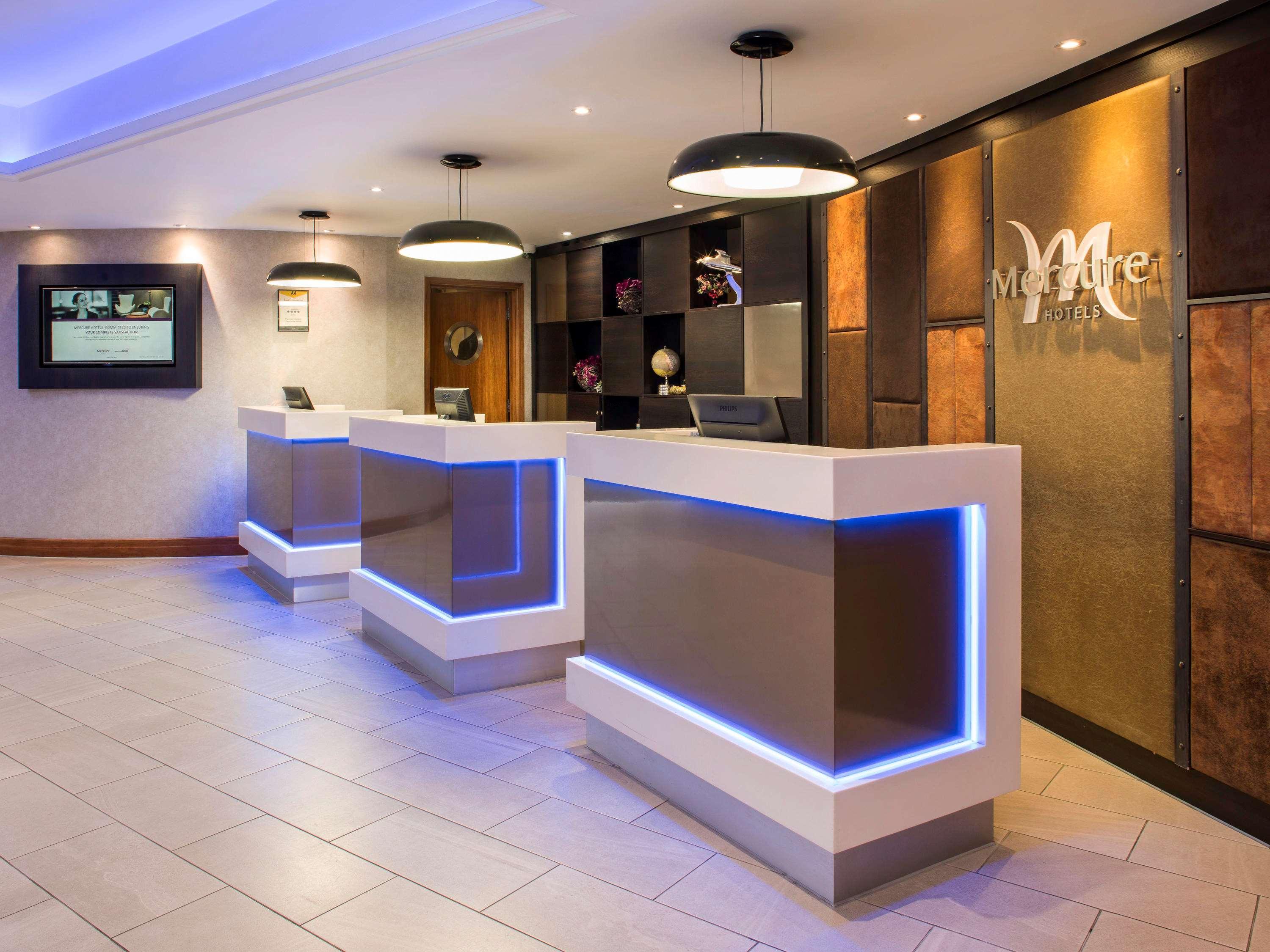 Mercure London Heathrow Airport Hillingdon Esterno foto