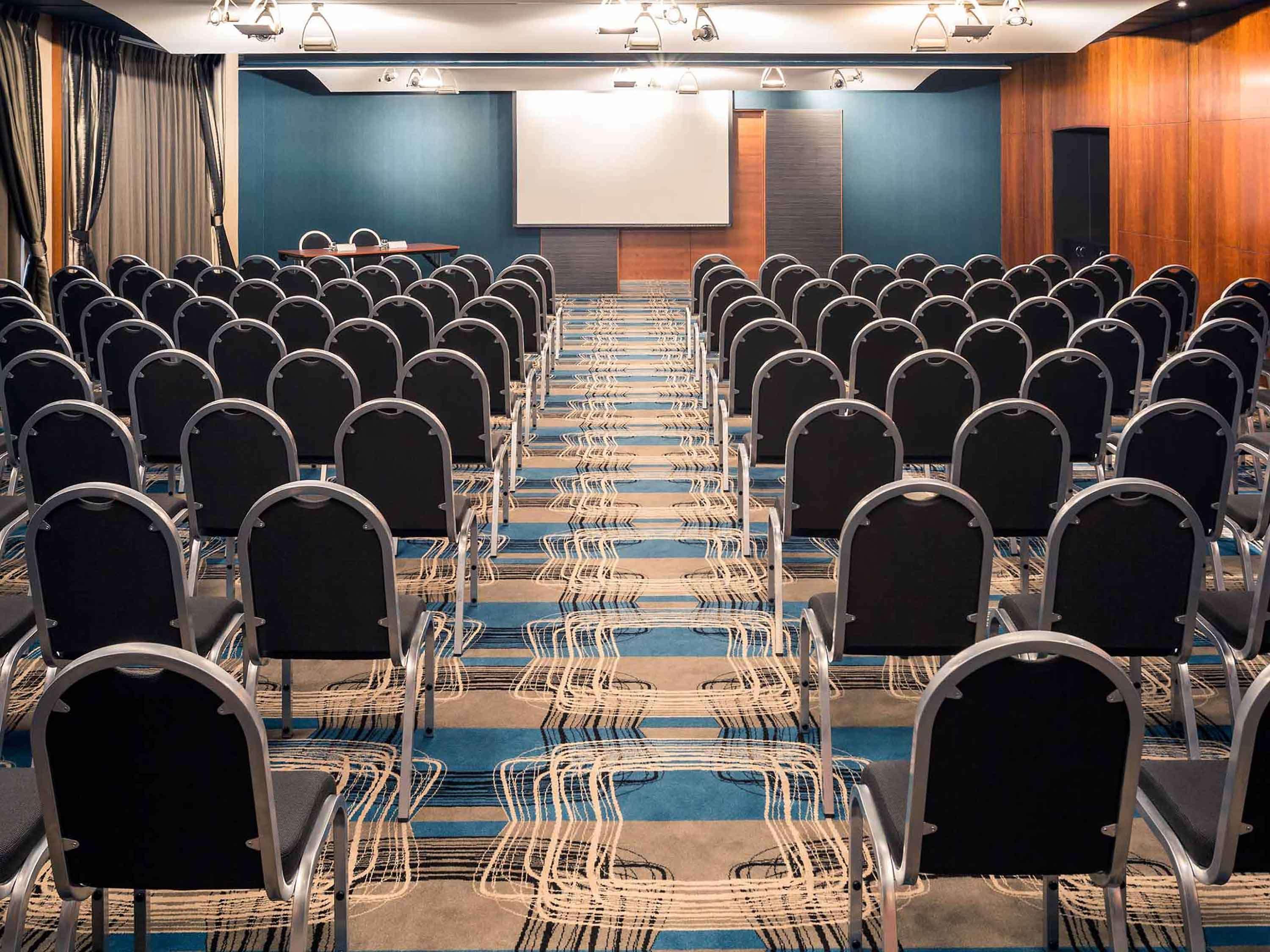 Mercure London Heathrow Airport Hillingdon Esterno foto