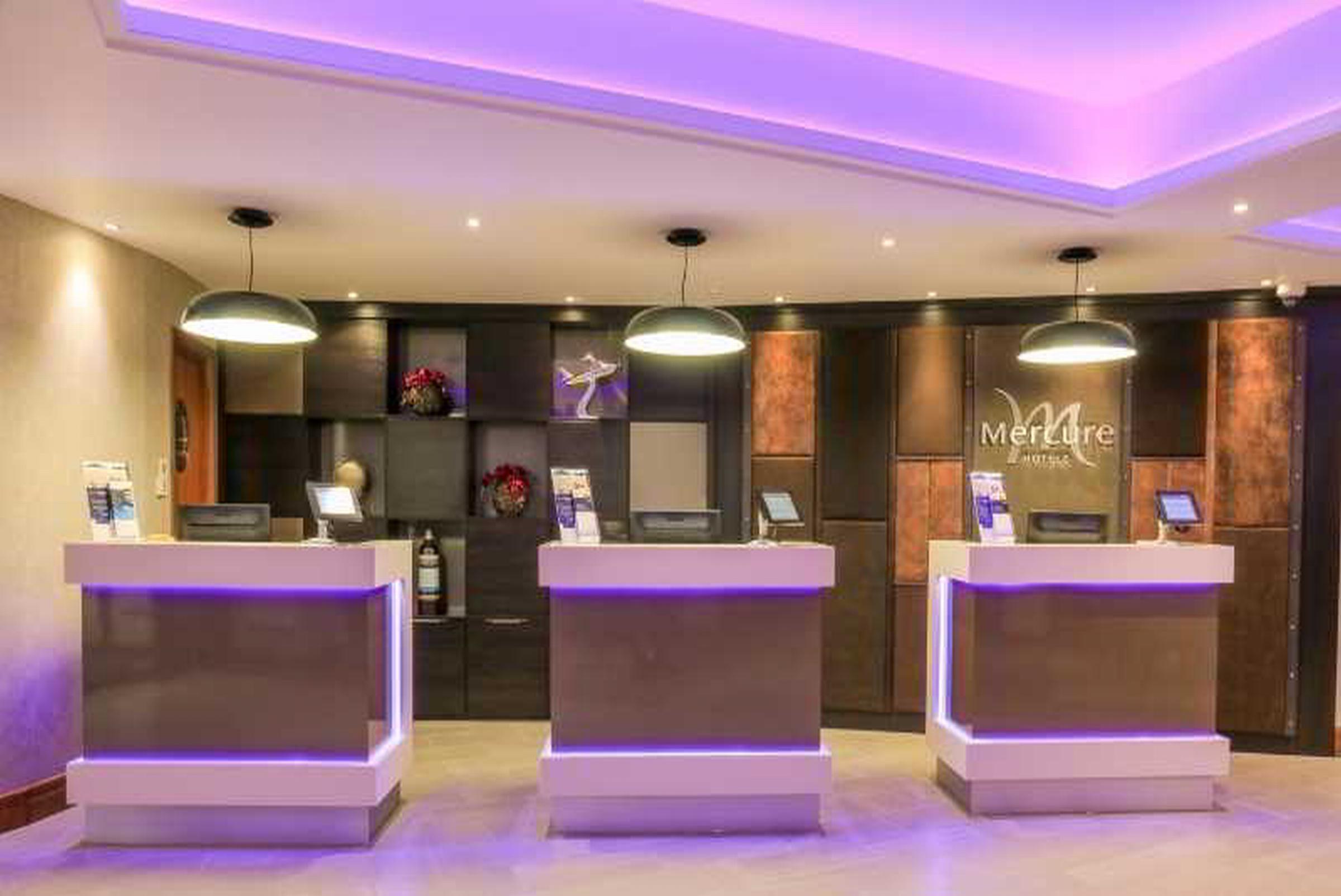 Mercure London Heathrow Airport Hillingdon Esterno foto